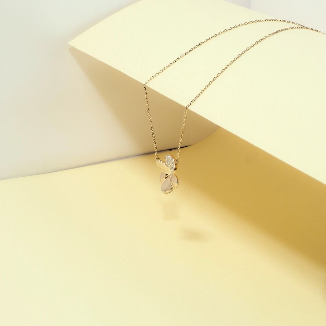 Gleaming Clover Necklace