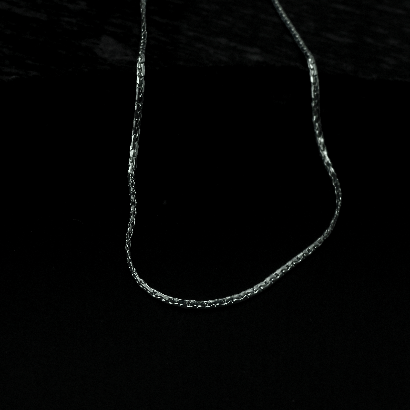 Elegant Twisted Link Chain
