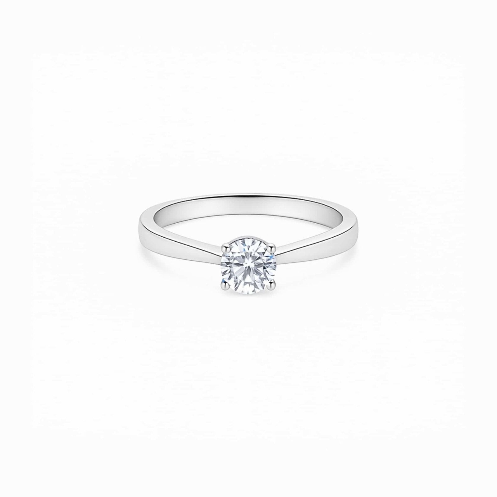 Elegant Silver Solitaire Ring with round brilliant diamond