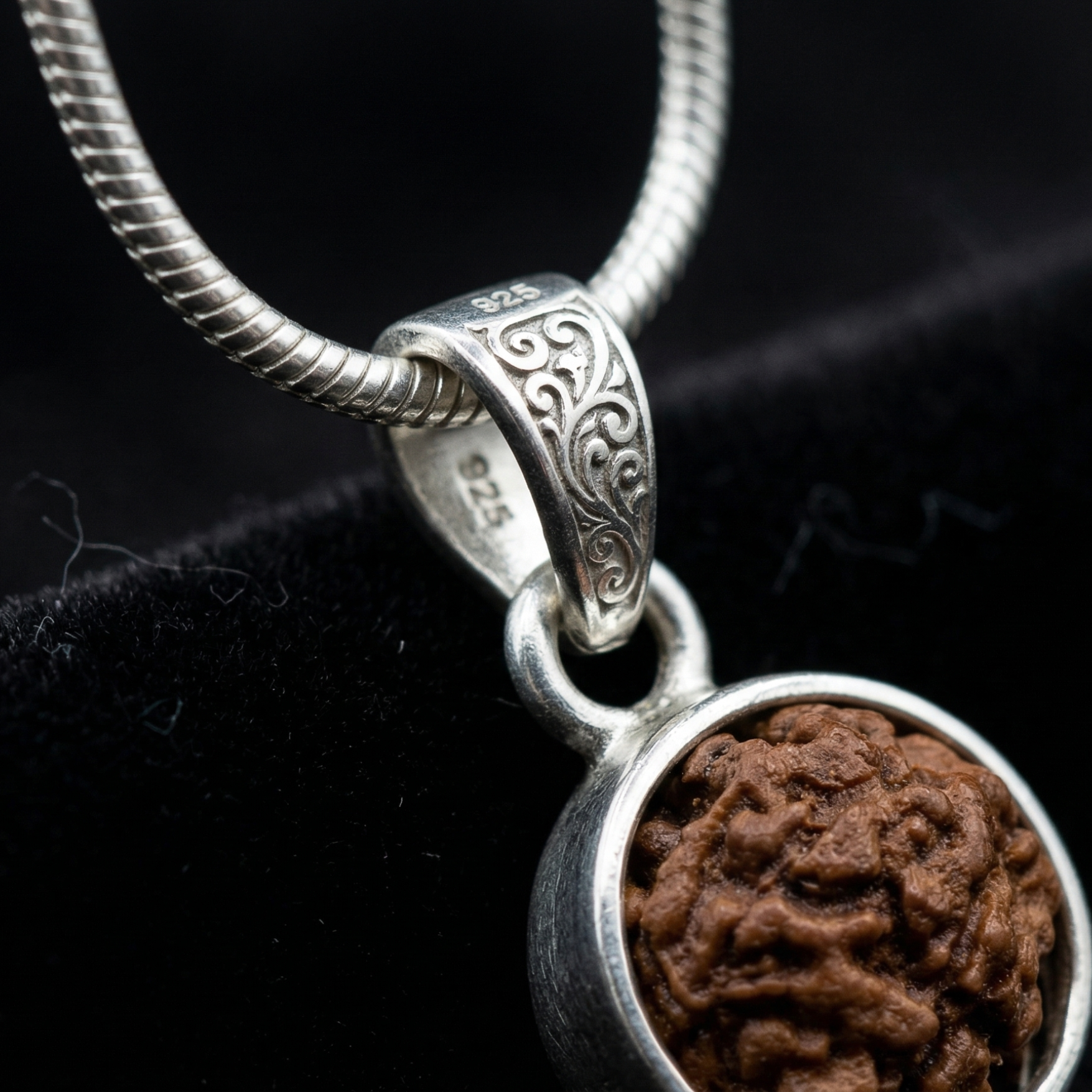 Aarvya Rudra Sphere Pendant - 925 Sterling Silver - Lustra