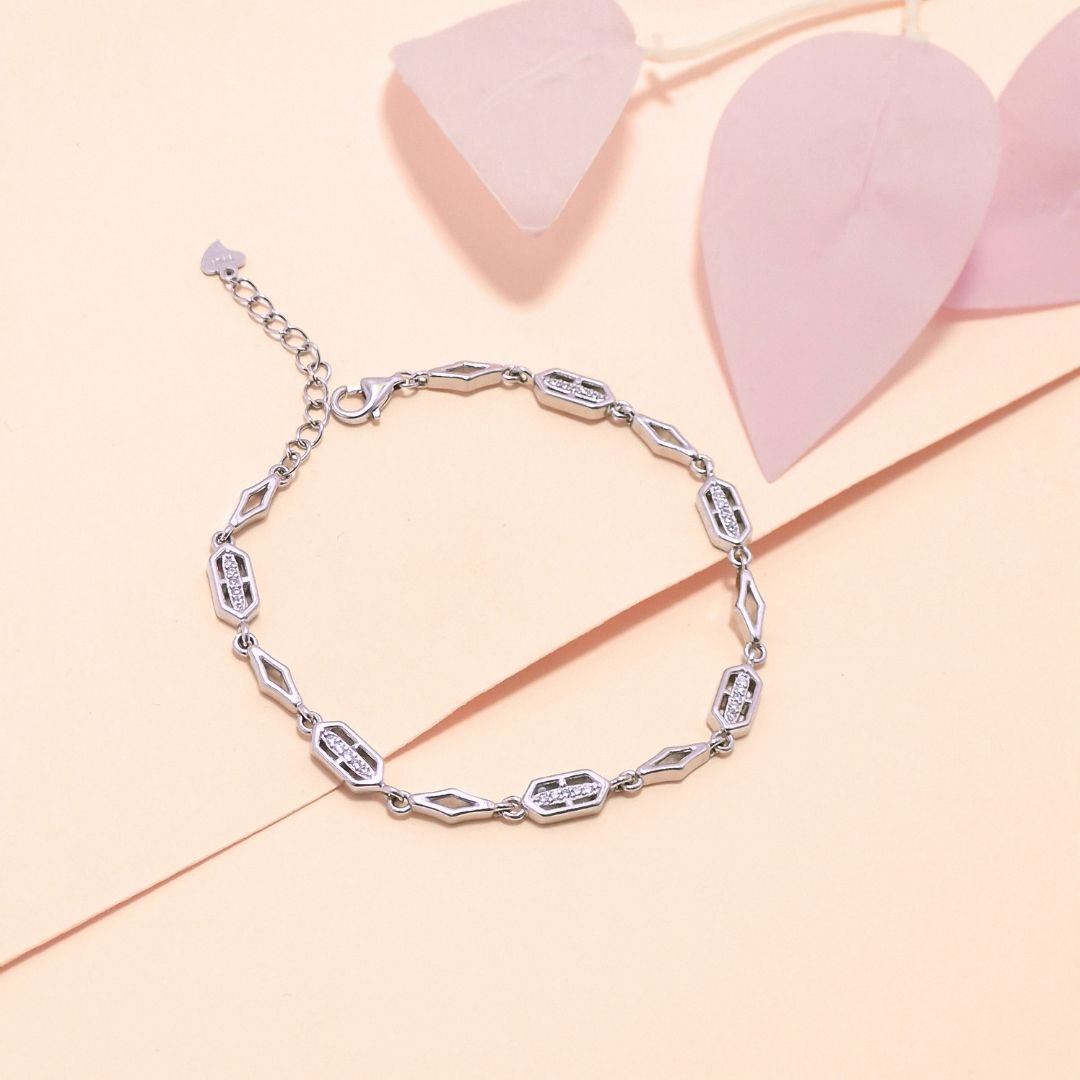 Chic Delicate Silver Bracelet with geometric links and subtle sparkle