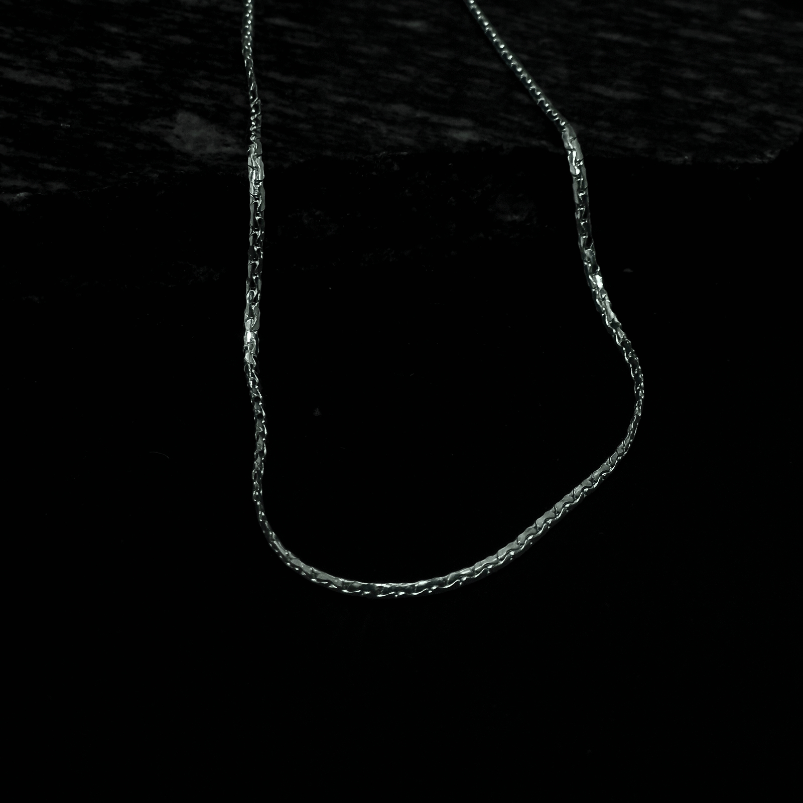 Elegant Twisted Link Chain