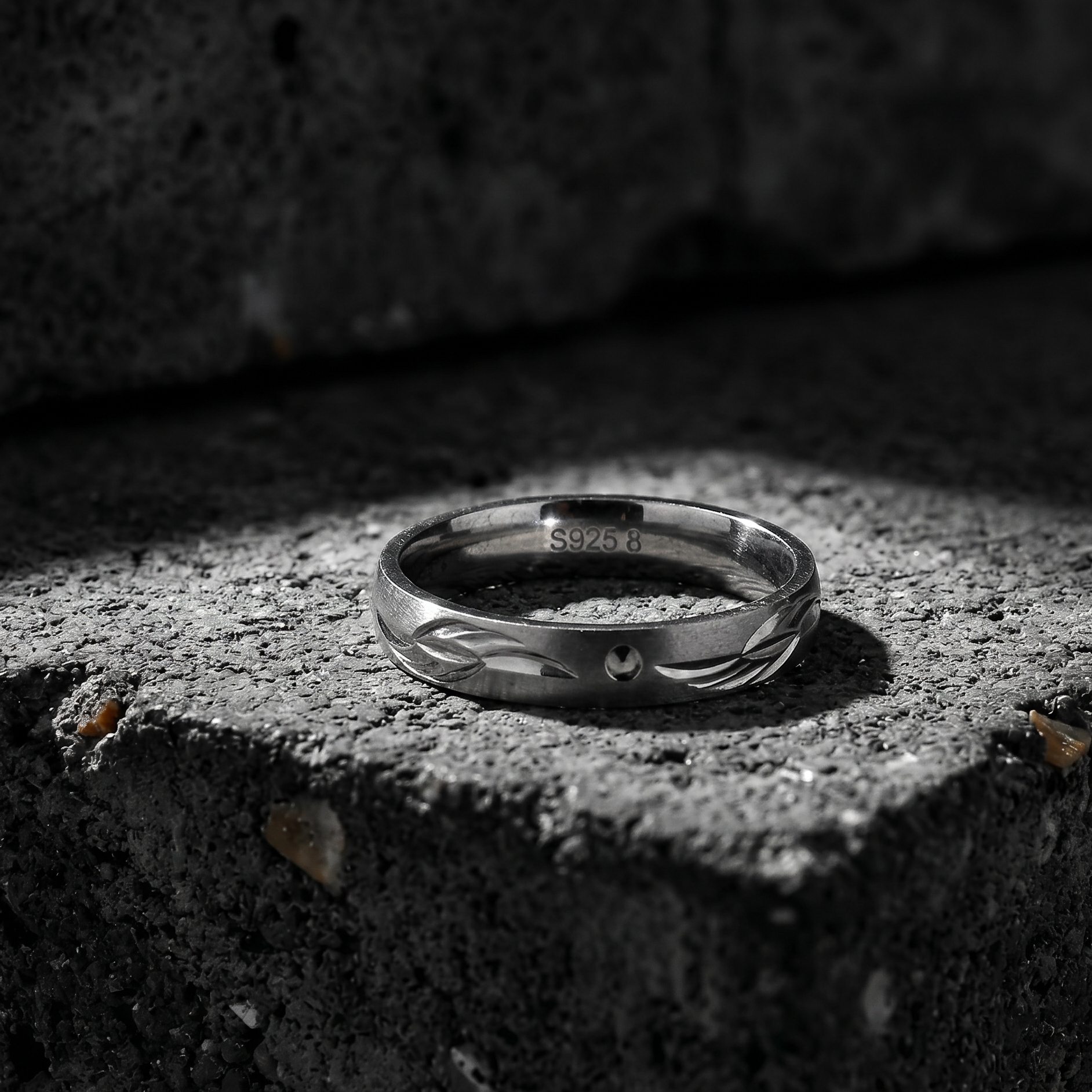 Delicate Leaf Etched Ring - 925 Sterling Silver - Lustra