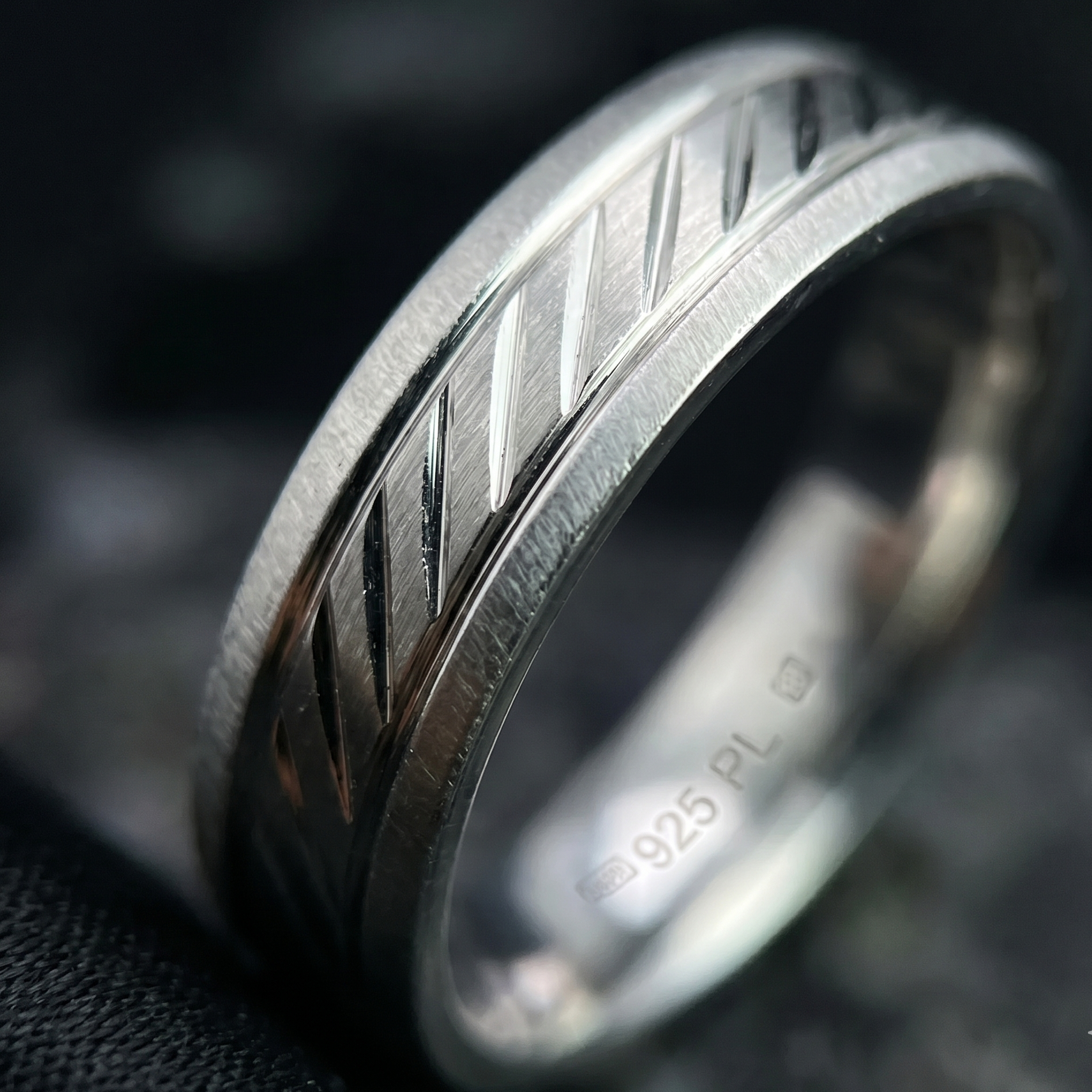 Chevron Striped Band Ring - 925 Sterling Silver - Lustra