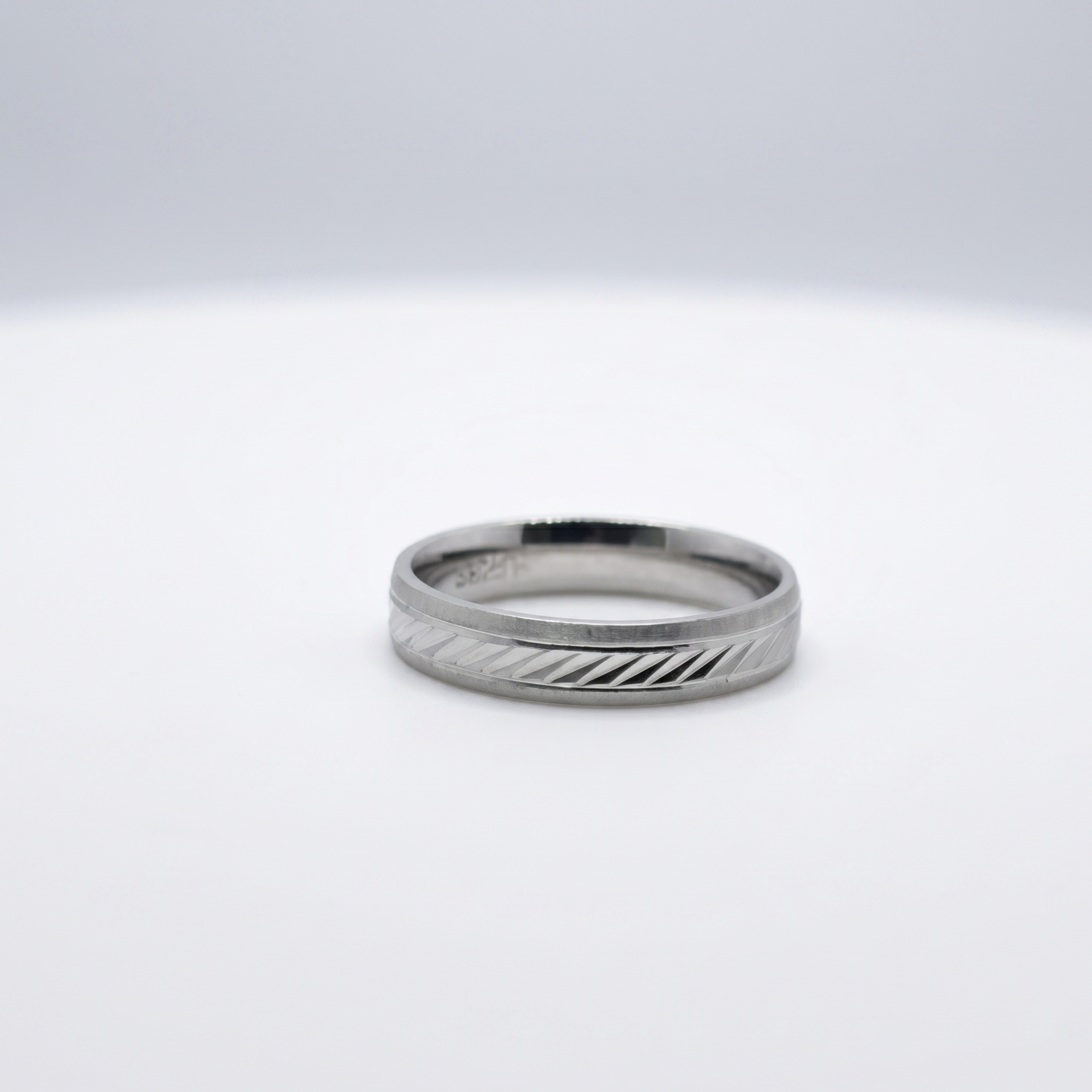 Chevron Striped Band Ring - 925 Sterling Silver - Lustra