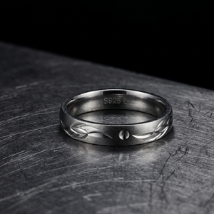Delicate Leaf Etched Ring - 925 Sterling Silver - Lustra
