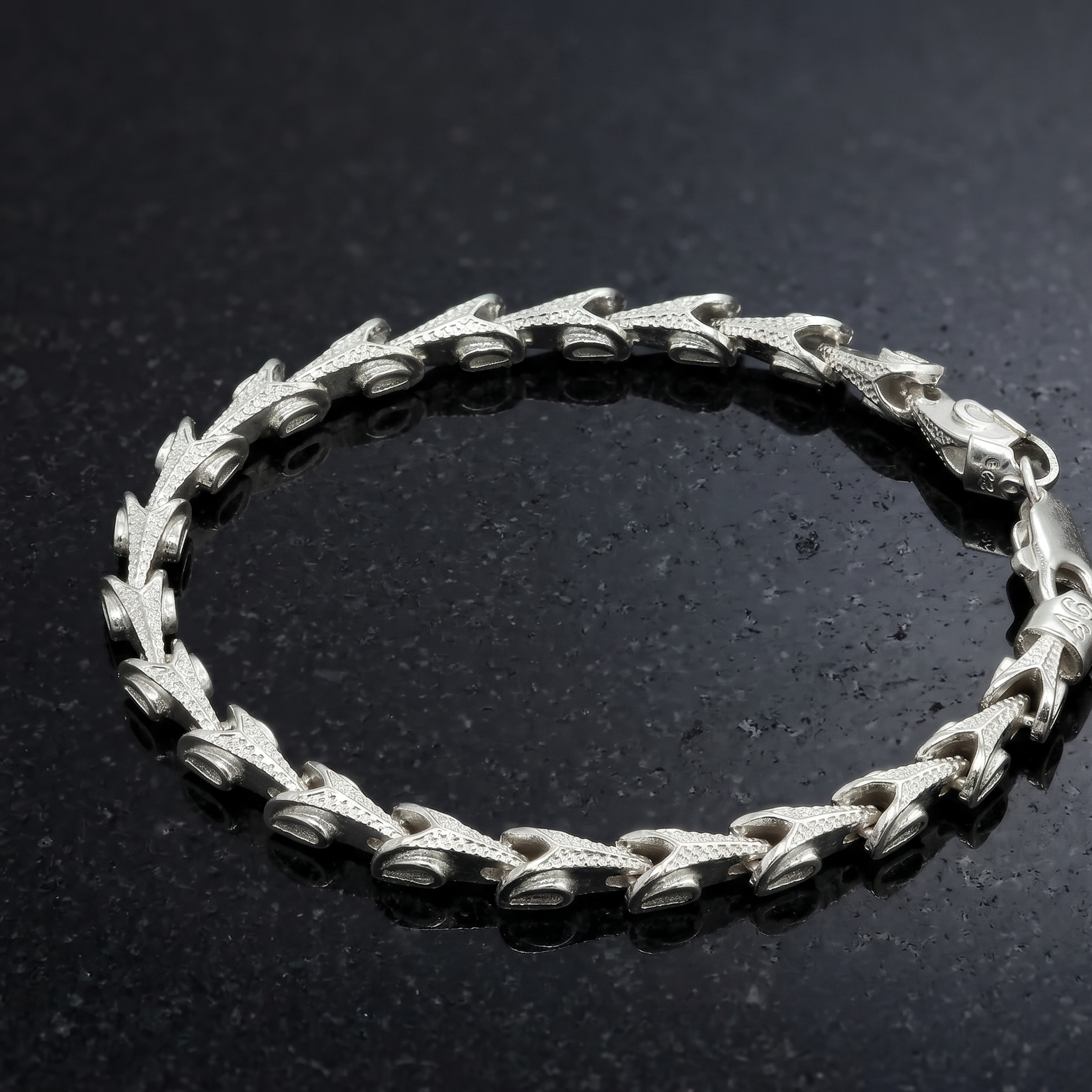 Fashion Forward Silver Fish Link Bracelet - 925 Sterling Silver - Lustra