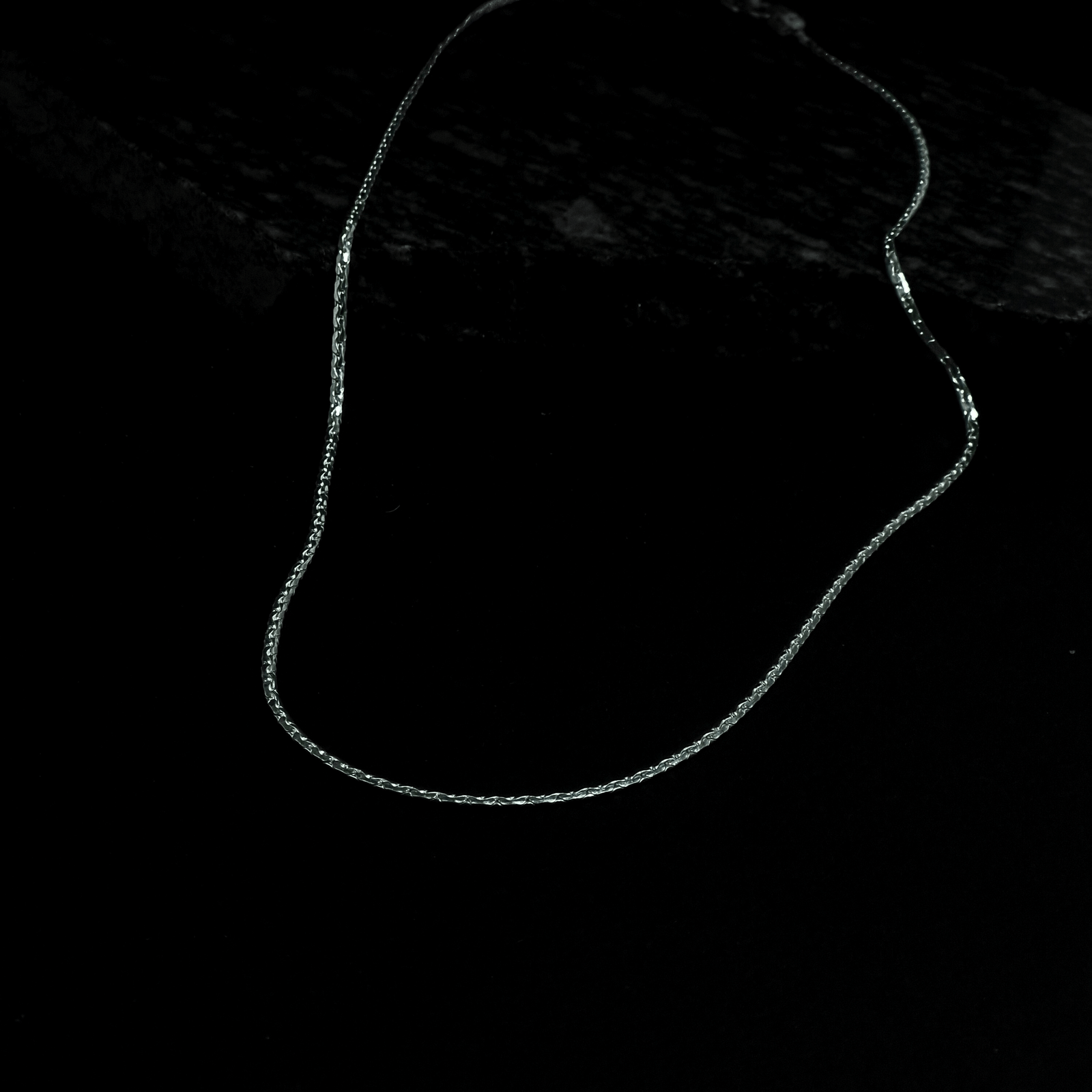 Lustra Sleek Chain