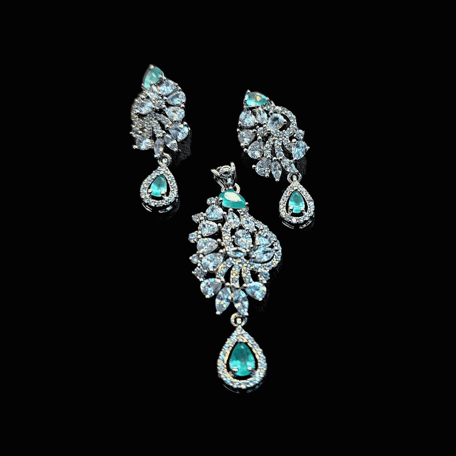 Elegant Teardrop Earrings Set